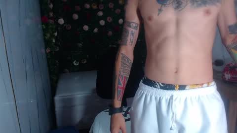 boy_tatto77 online show from April 9, 3:18 pm