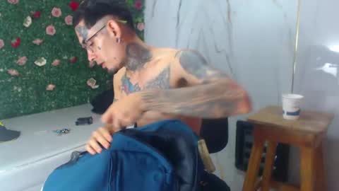 boy_tatto77 online show from May 17, 8:40 pm