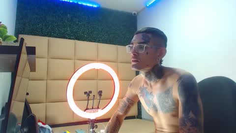 boy_tatto777 online show from September 17, 6:44 pm