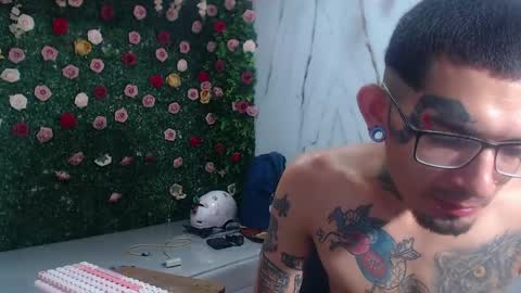 boy_tatto777 online show from April 29, 4:45 pm