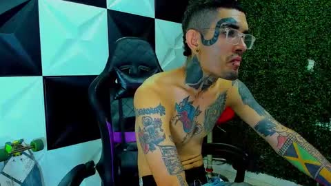 boy_tatto777 online show from September 21, 1:48 pm
