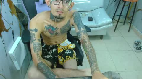 boy_tatto777 online show from April 28, 1:59 pm