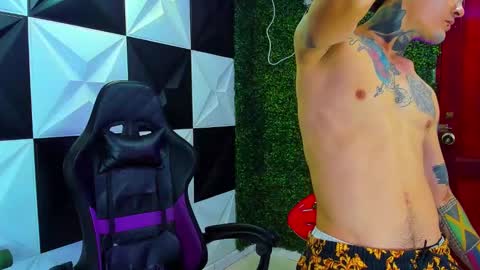 boy_tatto777 online show from September 16, 6:33 pm