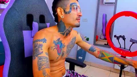 boy_tatto777 online show from September 23, 3:06 pm