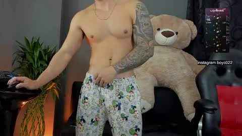 Snapshot of boyc02_ chatting on February 19, 12:00 pm boyc02_ online show from February 19, 12:00 pm