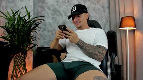 Snapshot of boyc02_ chatting on September 30, 9:36 pm boyc02_ online show from September 30, 9:36 pm