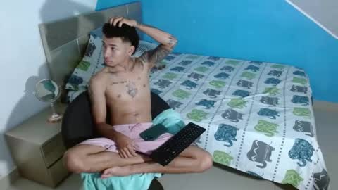 Snapshot of boyhot_sw chatting on February 27, 12:12 pm boyhot_sw online show from February 27, 12:12 pm