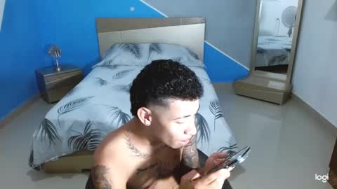 Snapshot of boyhot_sw chatting on January 27, 1:26 am boyhot_sw online show from January 27, 1:26 am