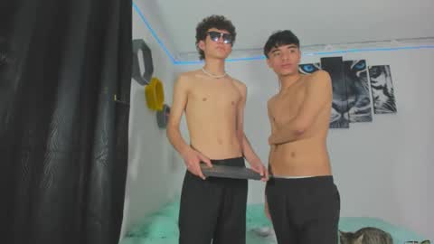 boys4hot_777 online show from March 4, 6:39 pm