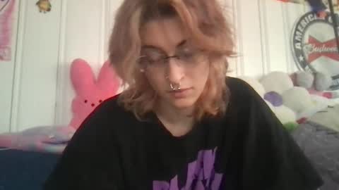 boywithbug online show from February 27, 6:42 pm