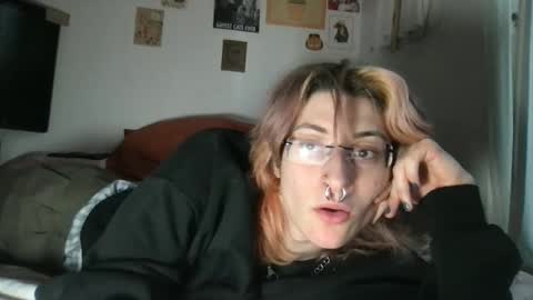 boywithbug online show from March 3, 11:03 pm