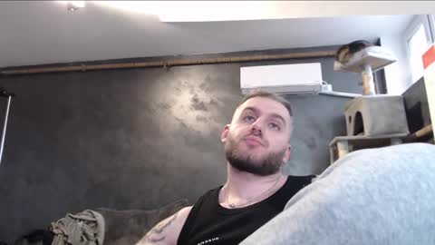 Snapshot of brad_pittfall chatting on September 26, 2:25 pm ask me online show from September 26, 2:25 pm