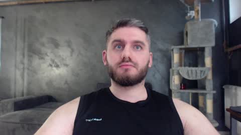 Snapshot of brad_pittfall chatting on December 10, 1:00 pm ask me online show from December 10, 1:00 pm