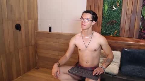Snapshot of brandon_starkk chatting on October 27, 12:16 pm brandon_starkk online show from October 27, 12:16 pm