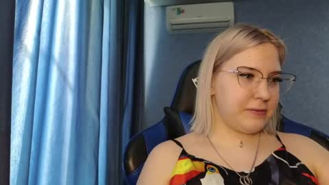 Belle  online show from April 25, 7:10 am