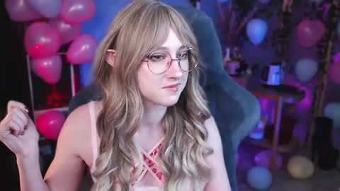 Snapshot of brandy_queen chatting on February 14, 11:20 pm Aurorabut ur dad just calls me Rory online show from February 14, 11:20 pm