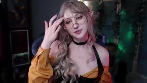 Snapshot of brandy_queen chatting on March 4, 5:11 am Aurorabut ur dad just calls me Rory online show from March 4, 5:11 am