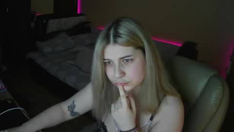 brandy_wow online show from April 10, 8:13 pm