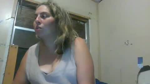 Snapshot of bratbrat23 chatting on October 6, 1:23 am Bay online show from October 6, 1:23 am