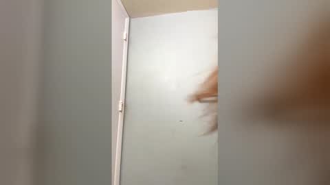 brattezz online show from April 12, 5:33 am