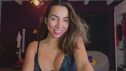 brendaaguerra online show from December 29, 11:50 pm