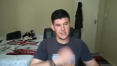 Snapshot of brendansexyboy098754 chatting on October 12, 8:40 am ask me lol online show from October 12, 8:40 am