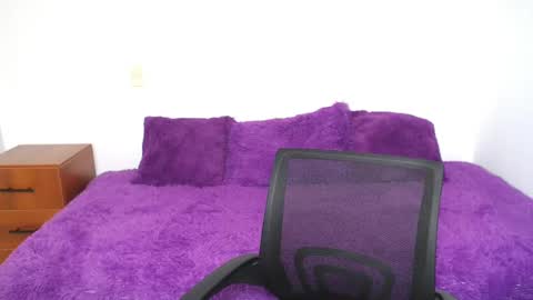 Snapshot of brendasantos_77 chatting on September 23, 3:17 pm brendasantos_77 online show from September 23, 3:17 pm