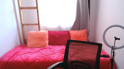 Snapshot of brendasantos_77 chatting on October 2, 1:54 pm brendasantos_77 online show from October 2, 1:54 pm