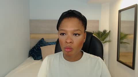 Snapshot of brendathompson_ chatting on October 4, 3:26 am Brenda online show from October 4, 3:26 am