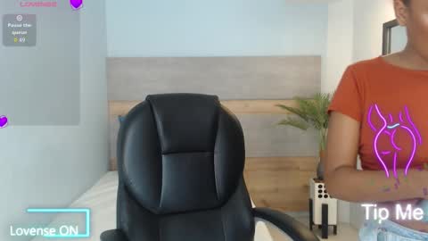 Snapshot of brendathompson_ chatting on October 21, 2:05 am Brenda online show from October 21, 2:05 am