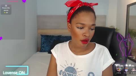Snapshot of brendathompson_ chatting on October 15, 3:10 am Brenda online show from October 15, 3:10 am