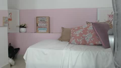 Snapshot of brendathompson_ chatting on February 3, 6:49 pm Brenda online show from February 3, 6:49 pm