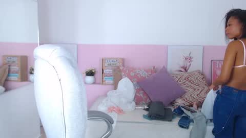 Snapshot of brendathompson_ chatting on February 21, 12:39 pm Brenda online show from February 21, 12:39 pm