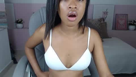 Snapshot of brendathompson_ chatting on February 4, 12:33 pm Brenda online show from February 4, 12:33 pm