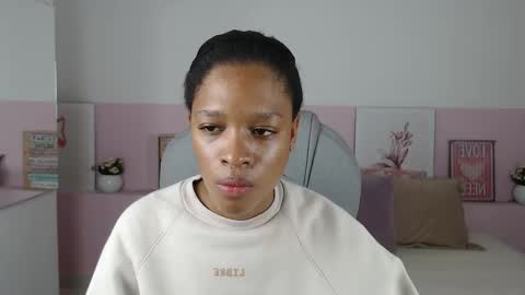Snapshot of brendathompson_ chatting on February 15, 12:22 pm Brenda online show from February 15, 12:22 pm