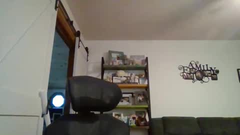 hey online show from November 9, 5:05 pm