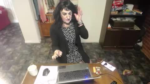 bridgetfouru online show from June 5, 6:52 am