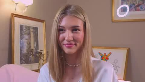 Snapshot of bridgetgodbold chatting on September 24, 9:10 pm Mary online show from September 24, 9:10 pm