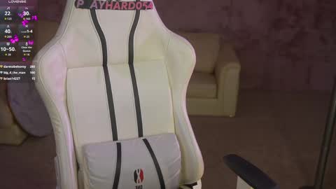 Diamonds Girls online show from April 17, 9:50 pm