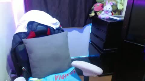 Snapshot of britannysexxy chatting on February 25, 5:30 am scarleth follow mee 3 kis online show from February 25, 5:30 am