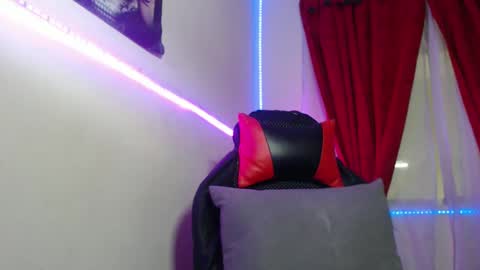 Snapshot of britannysexxy chatting on January 26, 8:03 am scarleth follow mee 3 kis online show from January 26, 8:03 am
