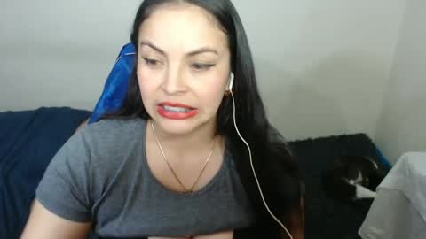 Snapshot of britannysexxy chatting on September 17, 1:53 am scarleth follow mee 3 kis online show from September 17, 1:53 am