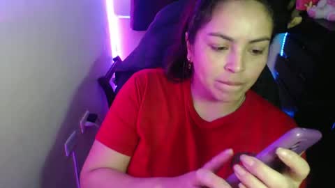 Snapshot of britannysexxy chatting on March 4, 2:17 am scarleth follow mee 3 kis online show from March 4, 2:17 am