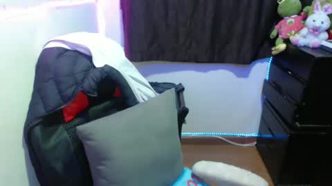 Snapshot of britannysexxy chatting on March 2, 3:24 am scarleth follow mee 3 kis online show from March 2, 3:24 am
