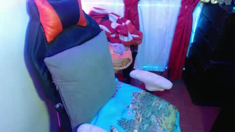 Snapshot of britannysexxy chatting on February 9, 12:49 am scarleth follow mee 3 kis online show from February 9, 12:49 am