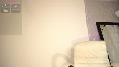 Snapshot of britanymooree chatting on December 13, 1:48 am Britany online show from December 13, 1:48 am