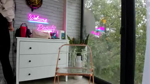 Snapshot of britney_charm chatting on October 6, 6:31 am britney_charm online show from October 6, 6:31 am