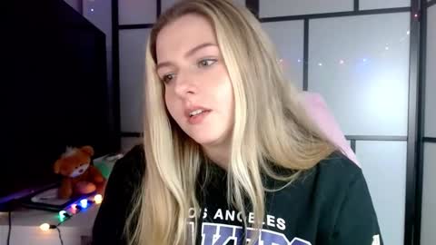 BritneyGlow online show from December 6, 7:50 pm