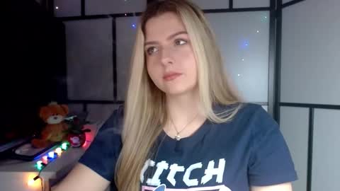 BritneyGlow online show from December 10, 4:17 pm