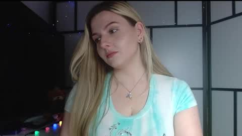 BritneyGlow online show from December 15, 10:37 pm